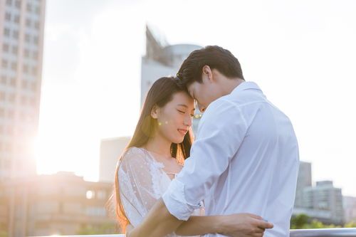 恋爱专家揭秘：3个核心技巧让TA对你念念不忘（附实用指南）